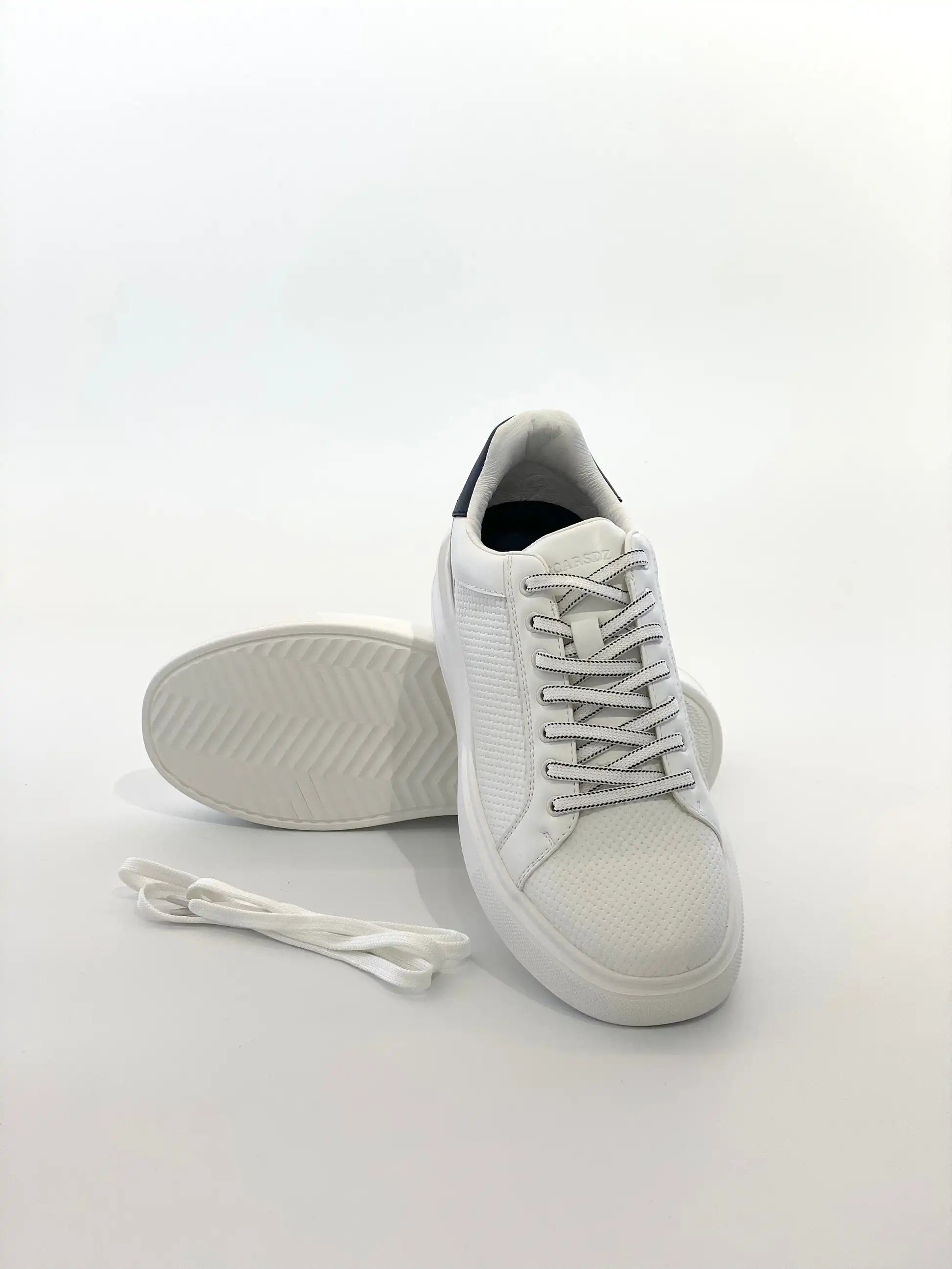 Baskets blanches pour hommes en cuir PU, chaussures décontractées à lacets, légères, respirantes, confortables, chaussures de marche basses à la mode Camara Shopping Baskets blanches pour hommes en cuir PU, chaussures décontractées à lacets, légères, respirantes, confortables, chaussures de marche basses à la mode