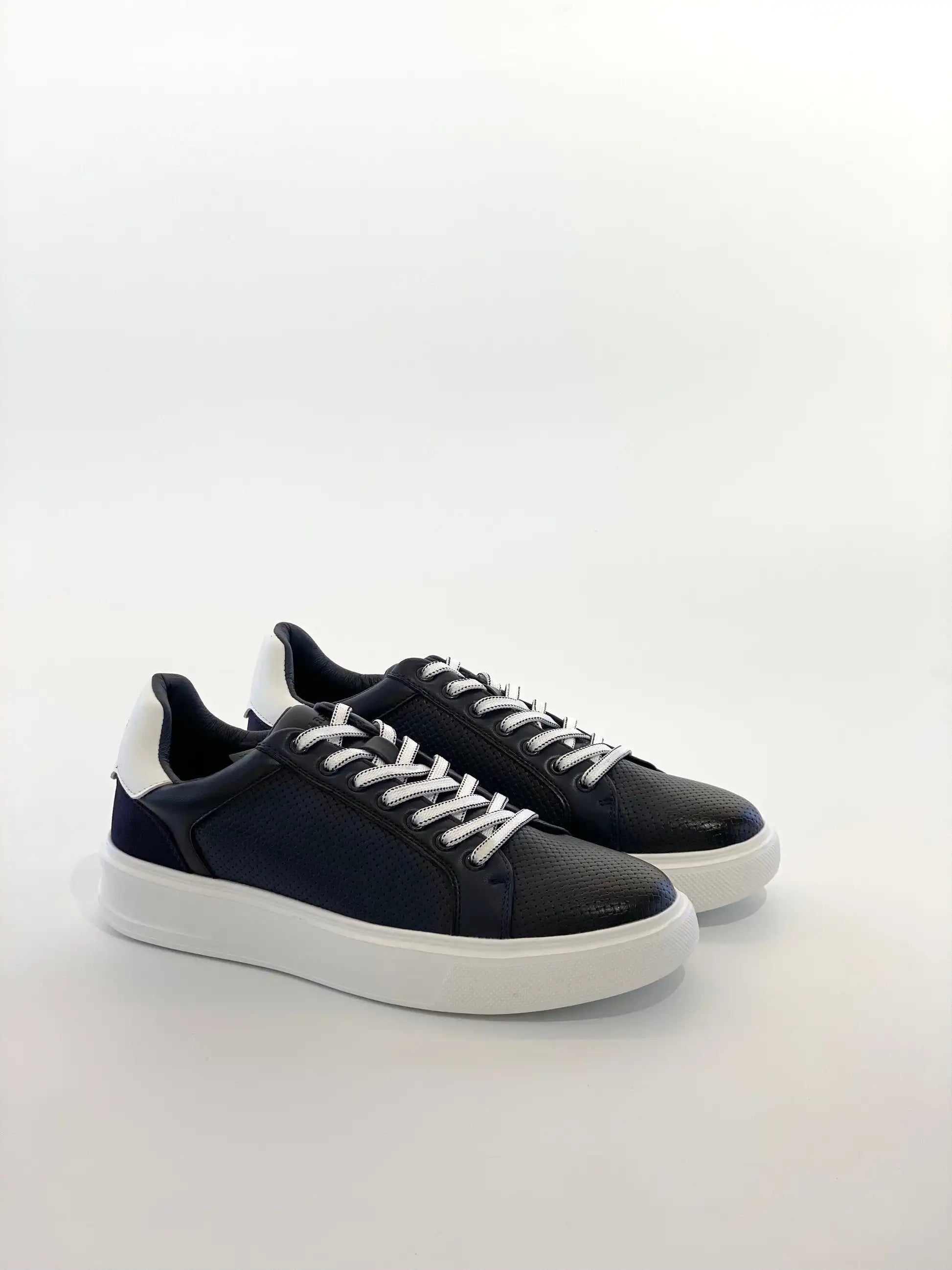 Baskets blanches pour hommes en cuir PU, chaussures décontractées à lacets, légères, respirantes, confortables, chaussures de marche basses à la mode Camara Shopping Baskets blanches pour hommes en cuir PU, chaussures décontractées à lacets, légères, respirantes, confortables, chaussures de marche basses à la mode