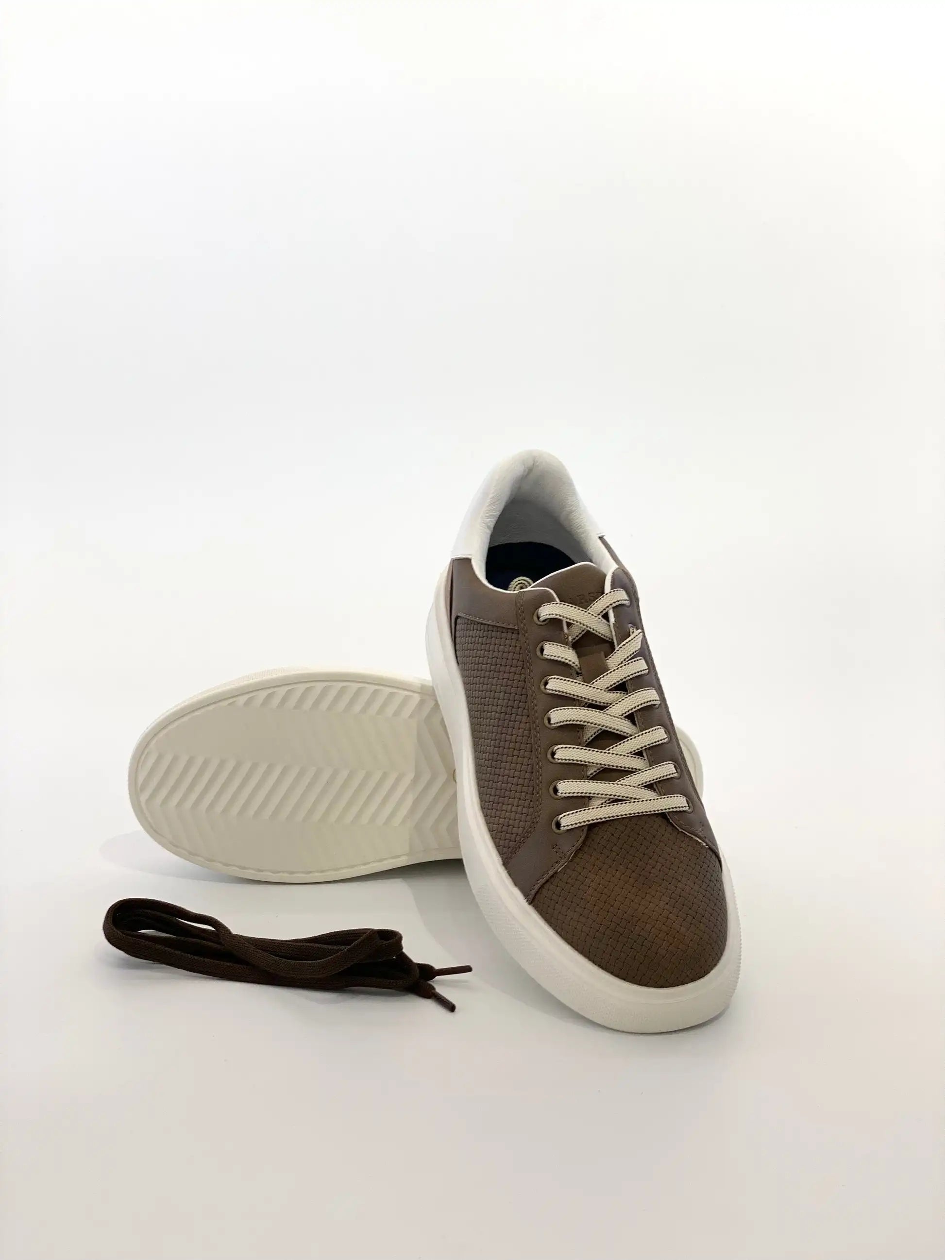 Baskets blanches pour hommes en cuir PU, chaussures décontractées à lacets, légères, respirantes, confortables, chaussures de marche basses à la mode Camara Shopping Baskets blanches pour hommes en cuir PU, chaussures décontractées à lacets, légères, respirantes, confortables, chaussures de marche basses à la mode