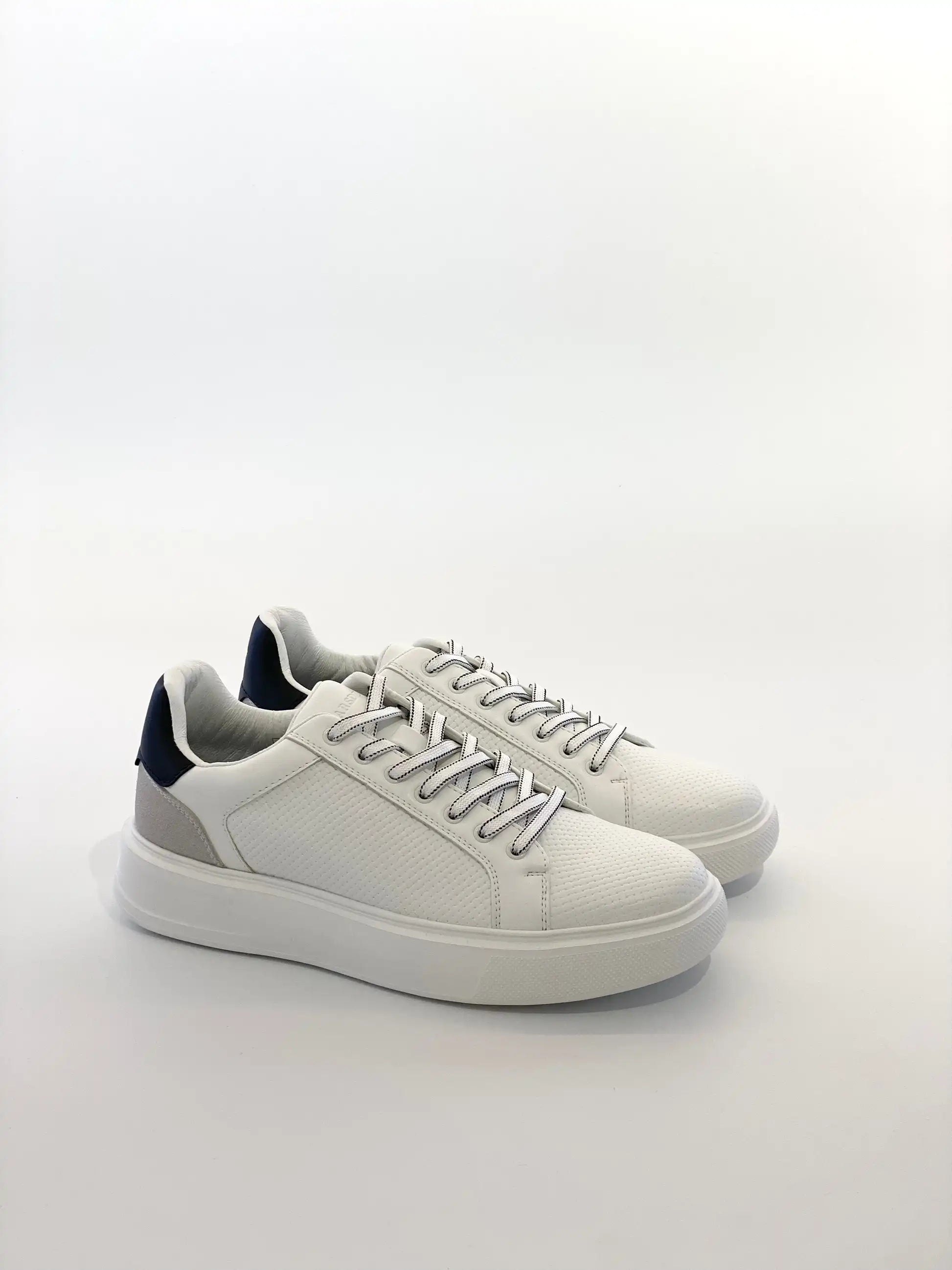 Baskets blanches pour hommes en cuir PU, chaussures décontractées à lacets, légères, respirantes, confortables, chaussures de marche basses à la mode Camara Shopping Baskets blanches pour hommes en cuir PU, chaussures décontractées à lacets, légères, respirantes, confortables, chaussures de marche basses à la mode