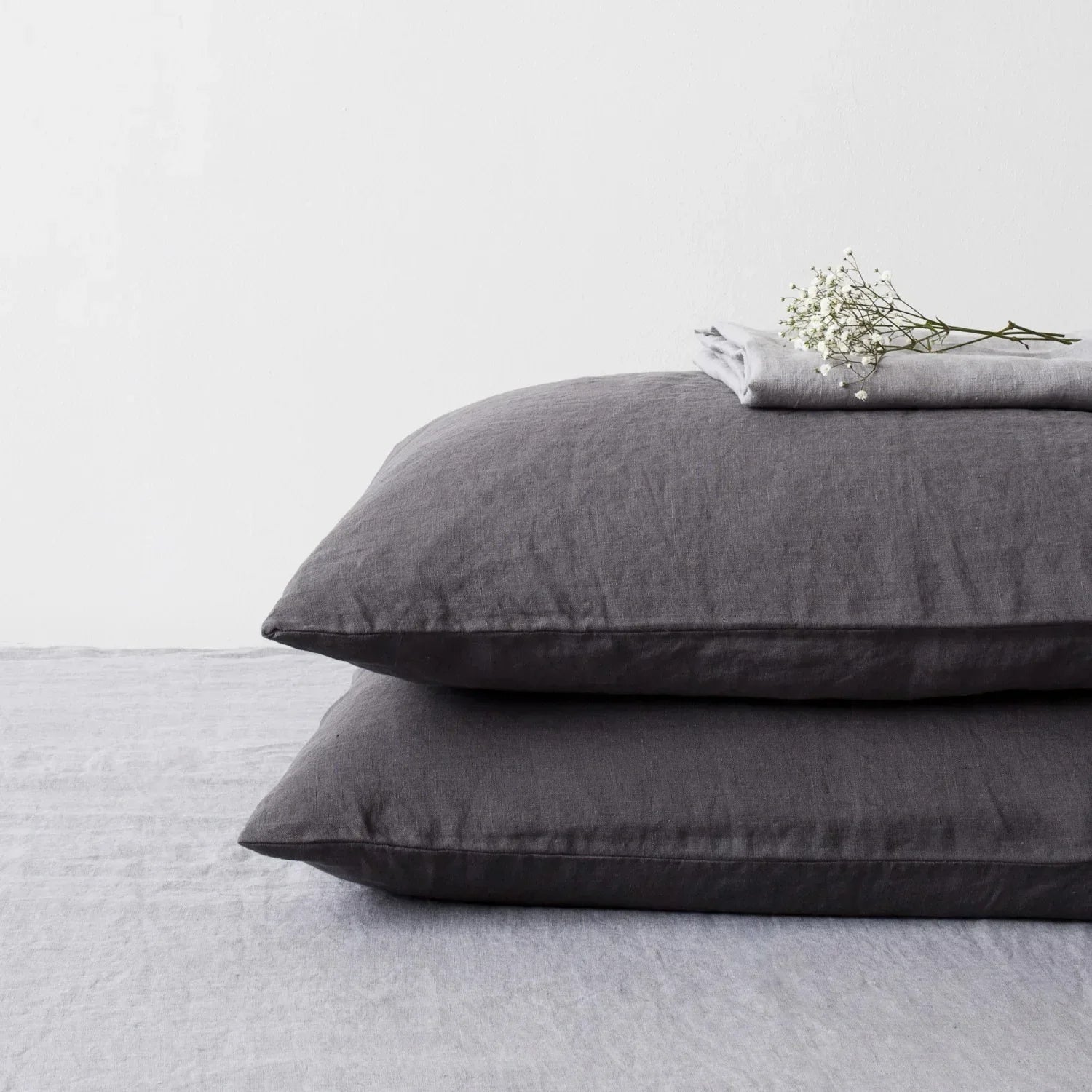 Taie d'oreiller en lin naturel français, 2 pièces, enveloppe douce et confortable, décoration de maison, couverture d'oreiller de chambre à coucher, toutes saisons Camara Shopping Taie d'oreiller en lin naturel français, 2 pièces, enveloppe douce et confortable, décoration de maison, couverture d'oreiller de chambre à coucher, toutes saisons