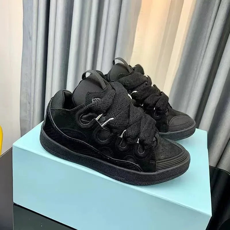 Chaussures de skate confortables à talon haut, à semelle épaisse, décontractées et sportives, style Dad Shoes, nouveau style vietnamien cambodgien, à nouer, à enfiler Camara Shopping Chaussures de skate confortables à talon haut, à semelle épaisse, décontractées et sportives, style Dad Shoes, nouveau style vietnamien cambodgien, à nouer, à enfiler