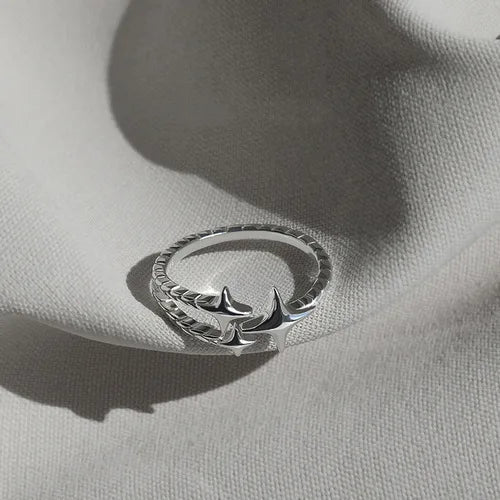 Mode S925 argent aiguille boucles d'oreilles bague Bracelet ensemble Simple personnalité femmes goutte d'eau quatre pièces ensemble de bijoux pour les femmes cadeau Camara Shopping Mode S925 argent aiguille boucles d'oreilles bague Bracelet ensemble Simple personnalité femmes goutte d'eau quatre pièces ensemble de bijoux pour les femmes cadeau