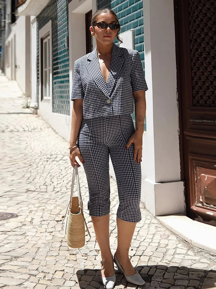 Ensemble pantalon et blazer à un bouton pour femme, blazer à revers et manches courtes, pantalon capri, ensemble deux pièces, costume à carreaux tendance pour femme 2026 Camara Shopping Ensemble pantalon et blazer à un bouton pour femme, blazer à revers et manches courtes, pantalon capri, ensemble deux pièces, costume à carreaux tendance pour femme 2026