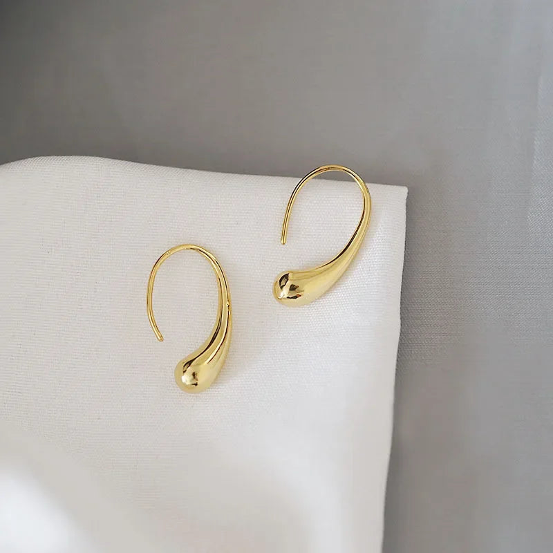 Mode S925 argent aiguille boucles d'oreilles bague Bracelet ensemble Simple personnalité femmes goutte d'eau quatre pièces ensemble de bijoux pour les femmes cadeau Camara Shopping Mode S925 argent aiguille boucles d'oreilles bague Bracelet ensemble Simple personnalité femmes goutte d'eau quatre pièces ensemble de bijoux pour les femmes cadeau