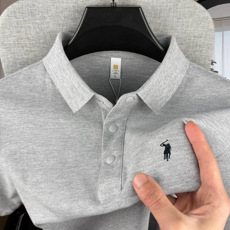 Polo homme 100 % coton pur de marque haut de gamme, manches courtes, broderie poney, collection été 2026, style luxe, haut de golf, t-shirt décontracté Camara Shopping Polo homme 100 % coton pur de marque haut de gamme, manches courtes, broderie poney, collection été 2026, style luxe, haut de golf, t-shirt décontracté
