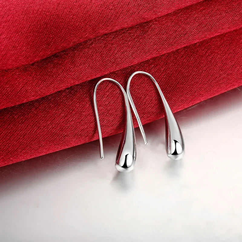Mode S925 argent aiguille boucles d'oreilles bague Bracelet ensemble Simple personnalité femmes goutte d'eau quatre pièces ensemble de bijoux pour les femmes cadeau Camara Shopping Mode S925 argent aiguille boucles d'oreilles bague Bracelet ensemble Simple personnalité femmes goutte d'eau quatre pièces ensemble de bijoux pour les femmes cadeau