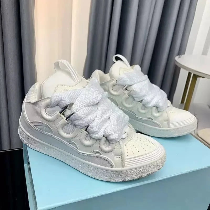 Chaussures de skate confortables à talon haut, à semelle épaisse, décontractées et sportives, style Dad Shoes, nouveau style vietnamien cambodgien, à nouer, à enfiler Camara Shopping Chaussures de skate confortables à talon haut, à semelle épaisse, décontractées et sportives, style Dad Shoes, nouveau style vietnamien cambodgien, à nouer, à enfiler