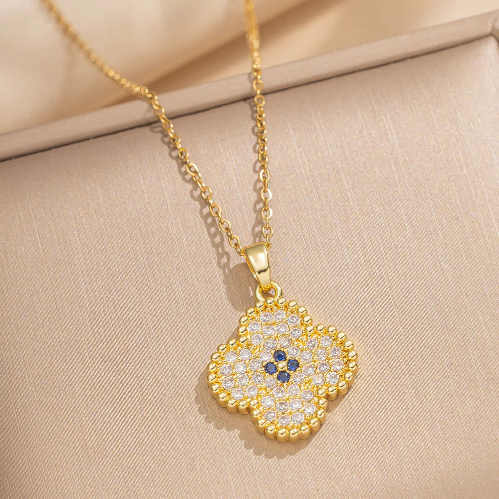 LENNIK Premium Lucky Clover luxe complet Zircon Micro pavé boucles d'oreilles collier bague ensemble, polyvalent pour le quotidien/fête, cadeau parfait Camara Shopping LENNIK Premium Lucky Clover luxe complet Zircon Micro pavé boucles d'oreilles collier bague ensemble, polyvalent pour le quotidien/fête, cadeau parfait