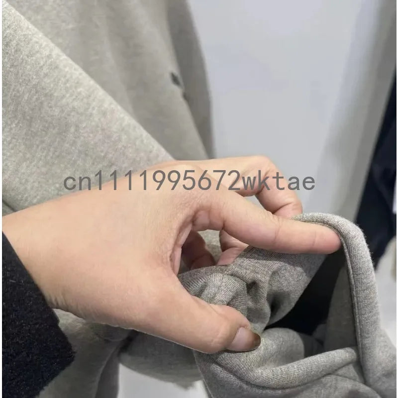 Ensemble de jogging classique pour homme, sweats à capuche oversize, design de luxe, lettres 3D en silicone sur le devant et le dos, ensemble de vêtements de couple style streetwear Camara Shopping Ensemble de jogging classique pour homme, sweats à capuche oversize, design de luxe, lettres 3D en silicone sur le devant et le dos, ensemble de vêtements de couple style streetwear